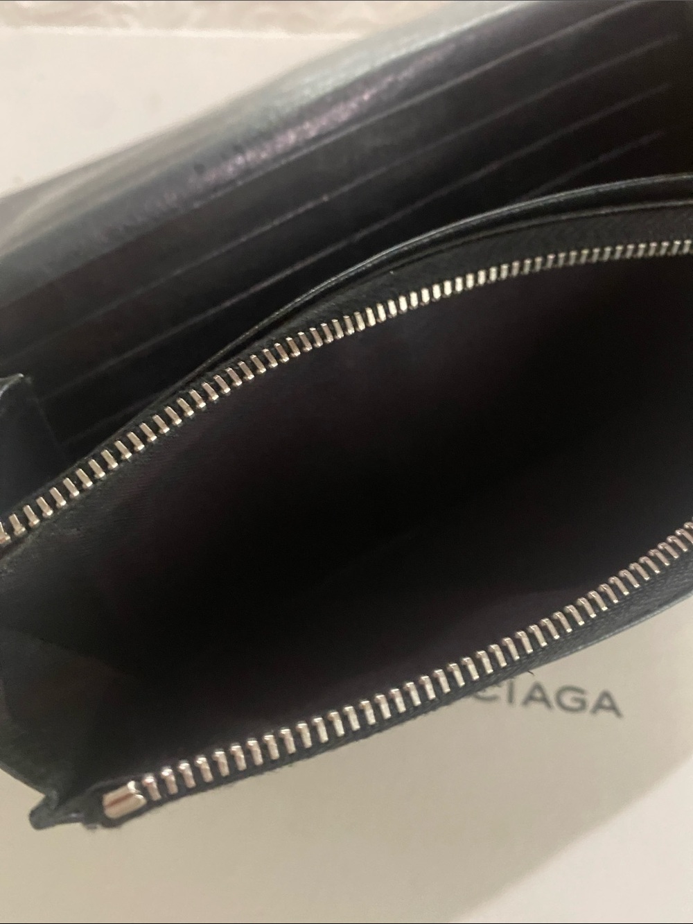 Balenciaga
Black Silver Hardware Bifold
Wallet - Picture 5 of 10
